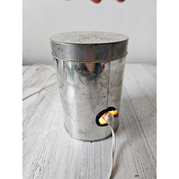 Vintage LTD 1998 Tin Light Up Snowman & Snowflake Christmas Decor - Picture 3 of 7